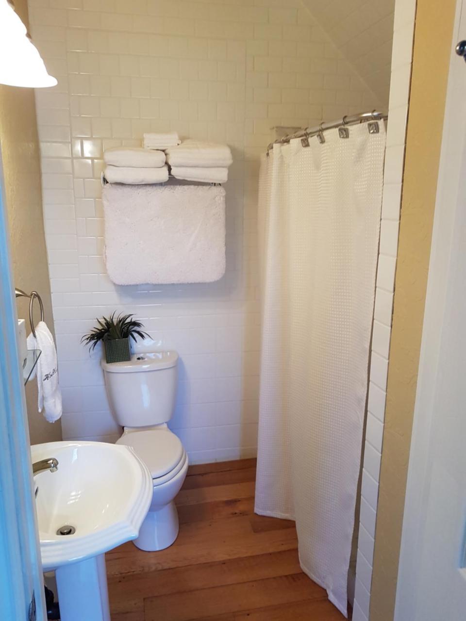 Hellemsfield Inn & Bed And Breakfast Kingsville Buitenkant foto